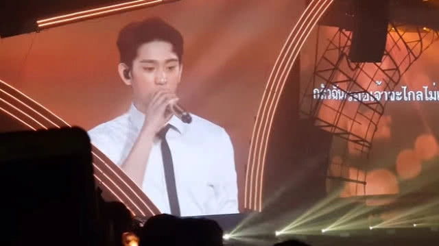 GOT7 ทำเซอร์ไพรส์ 
กล่อมเพลง"ออเจ้า"
ทำเหล่าอากาเซ่ กรี๊ดสนั่น!