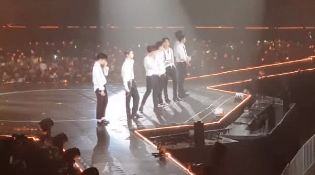 GOT7 ทำเซอร์ไพรส์ 
กล่อมเพลง"ออเจ้า"
ทำเหล่าอากาเซ่ กรี๊ดสนั่น!