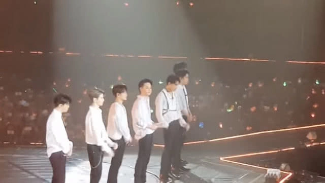 GOT7 ทำเซอร์ไพรส์ 
กล่อมเพลง"ออเจ้า"
ทำเหล่าอากาเซ่ กรี๊ดสนั่น!