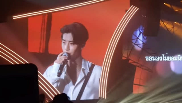 GOT7 ทำเซอร์ไพรส์ 
กล่อมเพลง"ออเจ้า"
ทำเหล่าอากาเซ่ กรี๊ดสนั่น!