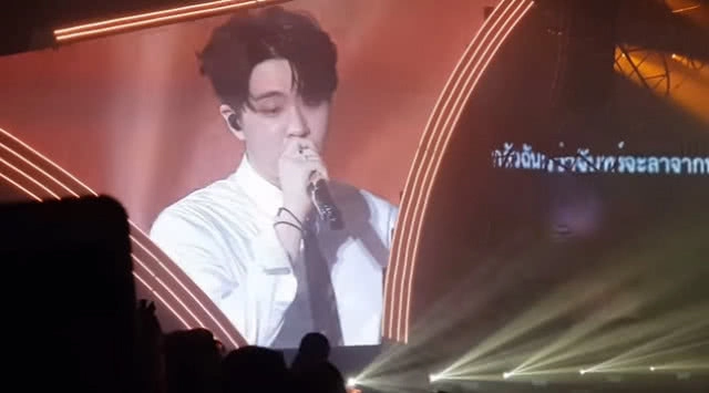 GOT7 ทำเซอร์ไพรส์ 
กล่อมเพลง"ออเจ้า"
ทำเหล่าอากาเซ่ กรี๊ดสนั่น!