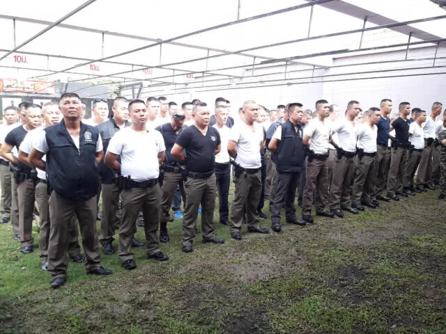 ฝึกทักษะการใช้อาวุธปืนของข้าราชการตำรวจ
ซิกซาวเออร์ รุ่น พี 320 และ กล๊อก 19