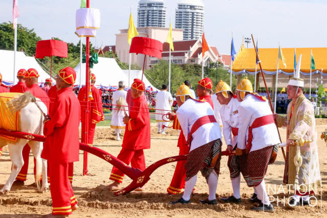 ร.10 เสด็จงานพระราชพิธีพืชมงคลจรดพระนังคัลแรกนาขวัญ ปีพุทธศักราช 2561