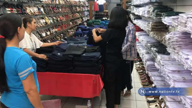 ร้านขายชุดนักเรียนยอม "ลดราคา"  20 % หวั่นลูกค้าหาย