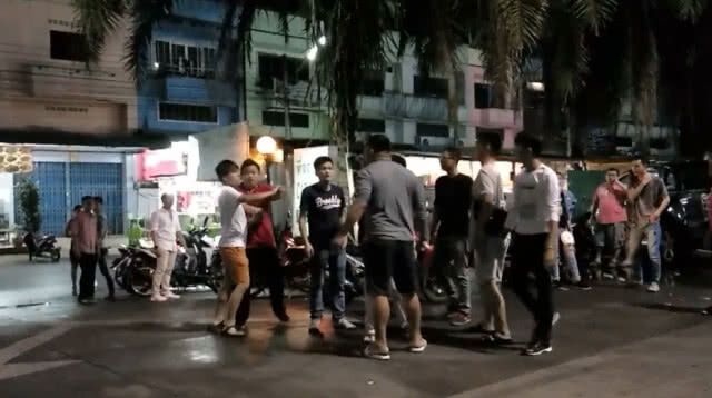 แห่แชร์คลิปนทท.มาเลเซียต่อยแย่งหญิงคาลานจอดรถโรงแรมดังสะเดา