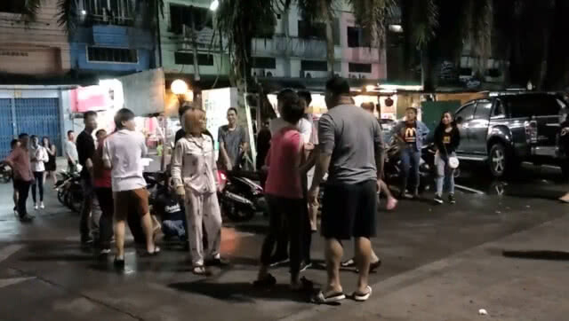 แห่แชร์คลิปนทท.มาเลเซียต่อยแย่งหญิงคาลานจอดรถโรงแรมดังสะเดา