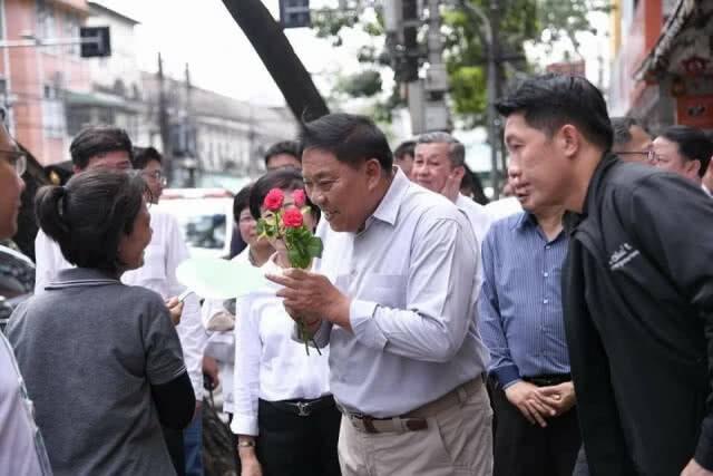 ยึดหอศิลป์ กทม.! ผู้ว่าฯ "อัศวิน" ยัน
"ถ้าประชาชนไม่เห็นด้วย กทม.ก็จะไม่เข้าไปยุ่ง"