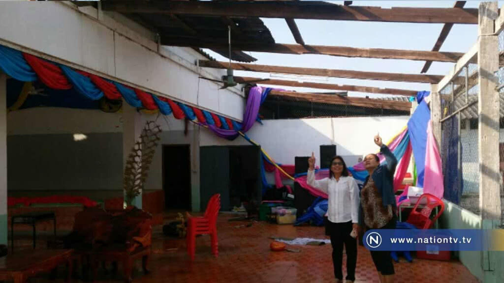 ผอ.โรงเรียน"เลื่อนเปิดเทอม"หลังพายุถล่มอาคารเรียนเสียหาย