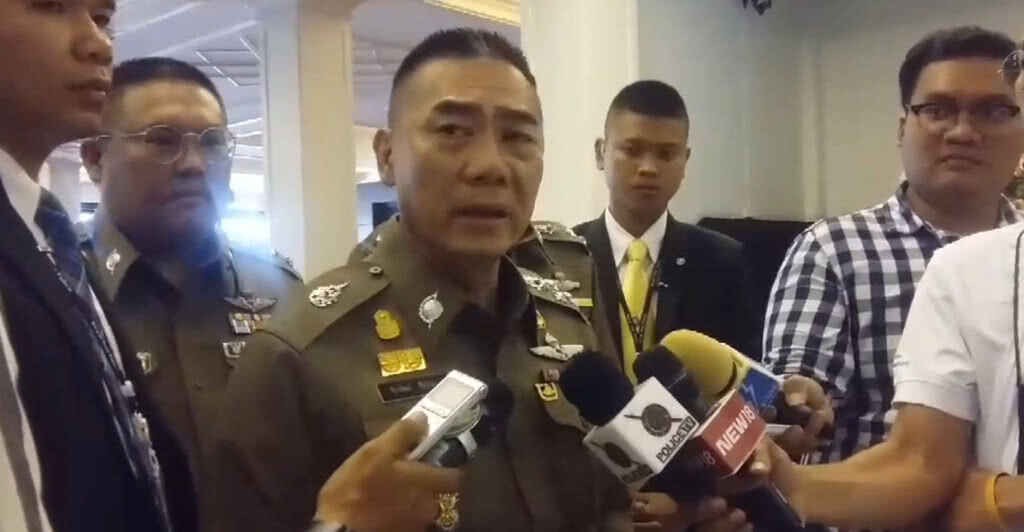 "จักรทิพย์" ยืนยันพิจารณาถอดยศ "สันธนะ" หากเข้าข่าย "จักรทิพย์" ยืนยันพิจารณาถอดยศ "สันธนะ" หากเข้าข่าย