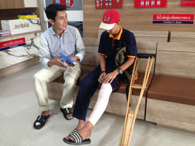 เน็ตไอดอลชื่อดังเข้าไกล่เกลี่ยคู่กรณีหลังขับรถตัดหน้าจนได้รับบาดเจ็บ