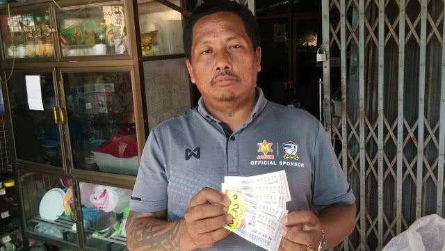 ฮือฮา ปลาช่อนสีทองให้โชคหนุ่มใหญ่(มีคลิป)