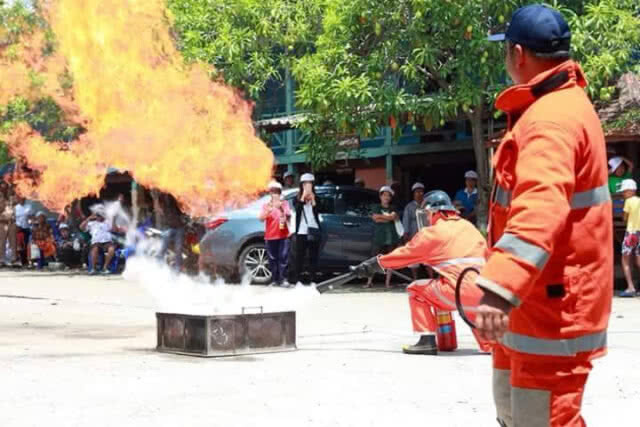 ฝึกซ้อมการดับเพลิงในชุมชน รร.วัดคุณหญิงส้มจีน