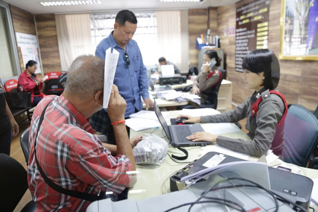 ผู้ต้องหากรรโชกทรัพย์ผู้ค้าตลาดใหม่ มอบตัวครบแล้ว ผู้ต้องหากรรโชกทรัพย์ผู้ค้าตลาดใหม่ มอบตัวครบแล้ว