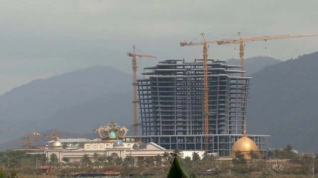 แห่เสี่ยงโชค "คิงส์โรมัน" แฉลักลอบนำเงินสดเข้าประเทศ