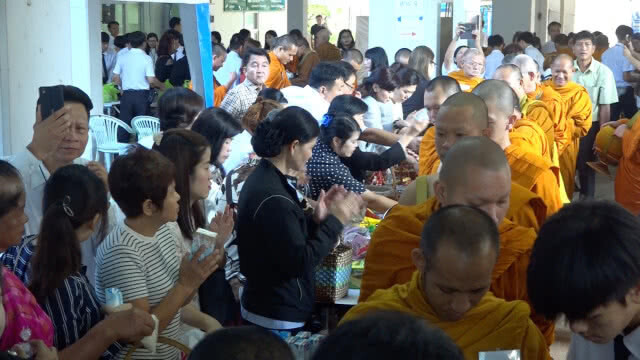 ลูกศิษย์ทำบุญครบ 3 ปีหลวงพ่อคูณ ละสังขาร