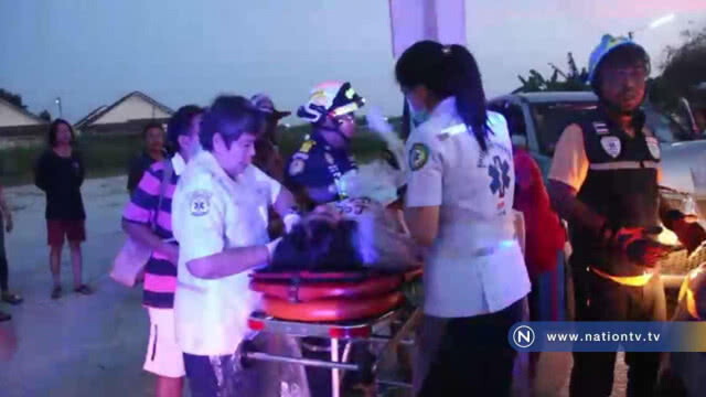 หนุ่มซิ่งกระบะ "ชนรถตู้รับส่งนักเรียน" โชเฟอร์รถตู้ติดภายใน นักเรียนบาดเจ็บ 5 ราย