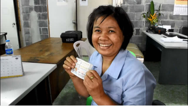สาวโรงพยาบาลถูกล็อตเตอรี่ 12 ล้าน