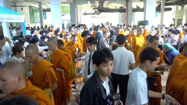 ลูกศิษย์ทำบุญครบ 3 ปีหลวงพ่อคูณ ละสังขาร