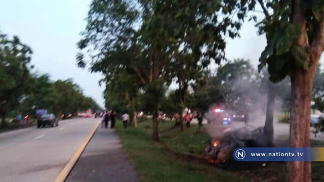 นักศึกษาซิ่งเก๋ง! ชนต้นไม้ไฟลุกไหม้ทั้งคัน "หวิดถูกย่างสด"