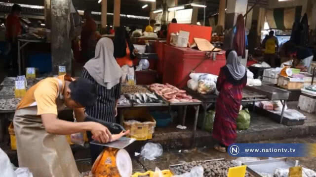 ชาวไทยมุสลิมจับจ่ายเลือกซื้ออาหารคึกคักวันแรกของการ"ถือศีลอด"