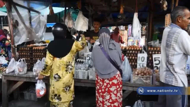 ชาวไทยมุสลิมจับจ่ายเลือกซื้ออาหารคึกคักวันแรกของการ"ถือศีลอด"