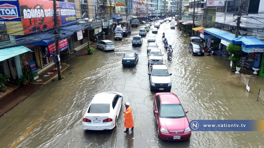 ฝนถล่มพิษณุโลก ถนนหลายสายน้ำท่วมสูง ฝนถล่มพิษณุโลก ถนนหลายสายน้ำท่วมสูง
