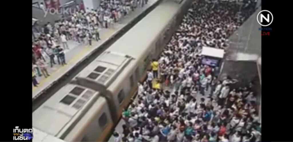 รถไฟสาย "มหาเบียด" ในกรุงปักกิ่ง แม้แต่ญี่ปุ่นยังต้องอาย รถไฟสาย "มหาเบียด" ในกรุงปักกิ่ง แม้แต่ญี่ปุ่นยังต้องอาย