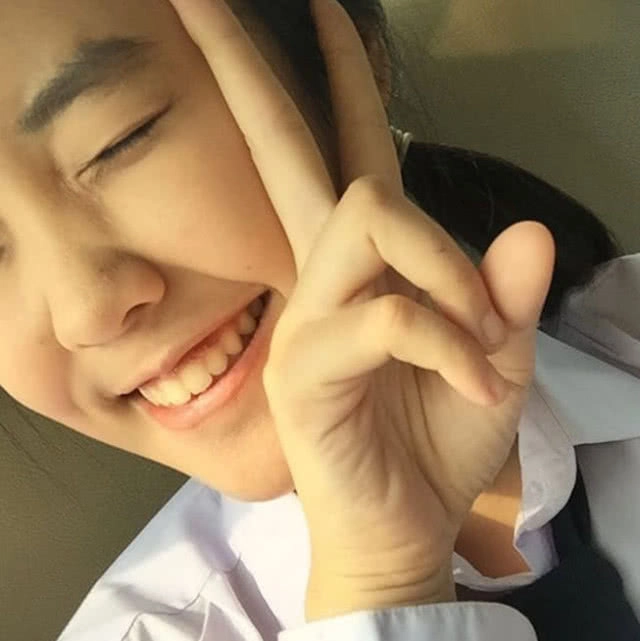 น่ารักที่สุด!
เปิดเทอมแล้ว "เท่ง เถิดเทิง"
ตามรับ-ส่ง"น้องพลอย" ลูกสาวคนสวย ไป รร.