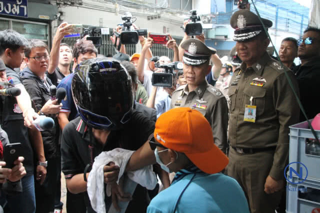 ตร.คุมตัวทำแผนหนุ่มประเคนหมัด-ศอกใส่ชายวัย50สลบเหมือด-เช็กประวัติโชกโชน!