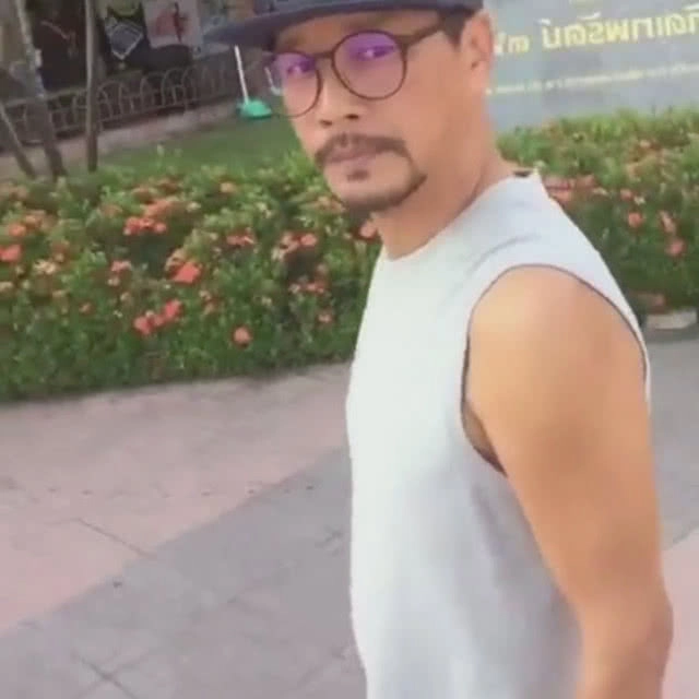 น่ารักที่สุด!
เปิดเทอมแล้ว "เท่ง เถิดเทิง"
ตามรับ-ส่ง"น้องพลอย" ลูกสาวคนสวย ไป รร.