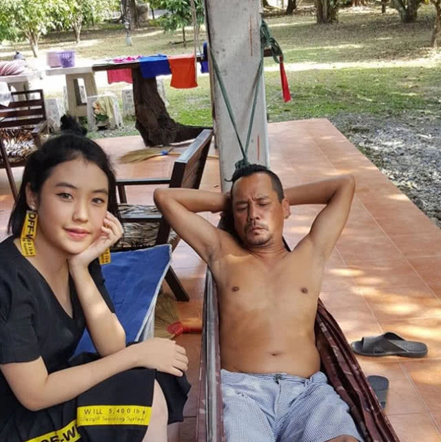 น่ารักที่สุด!
เปิดเทอมแล้ว "เท่ง เถิดเทิง"
ตามรับ-ส่ง"น้องพลอย" ลูกสาวคนสวย ไป รร.