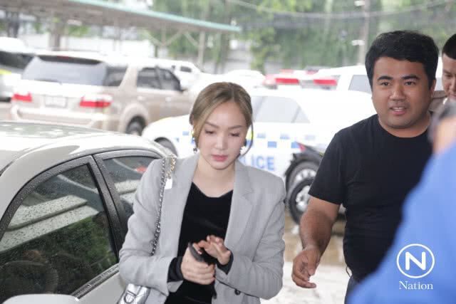 "โฟร์ ศกลรัตน์" ถึงกองปราบ ให้ปากคำรีวิวสินค้าข่ายเมจิกสกิน