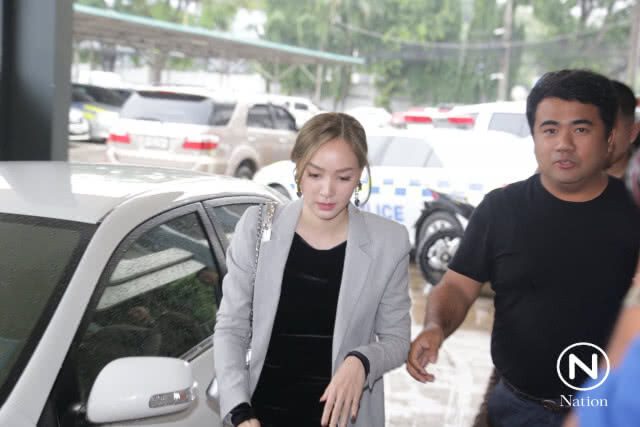 "โฟร์ ศกลรัตน์" ถึงกองปราบ ให้ปากคำรีวิวสินค้าข่ายเมจิกสกิน