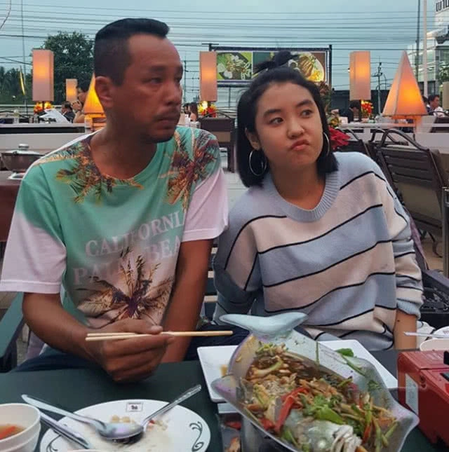 น่ารักที่สุด!
เปิดเทอมแล้ว "เท่ง เถิดเทิง"
ตามรับ-ส่ง"น้องพลอย" ลูกสาวคนสวย ไป รร.