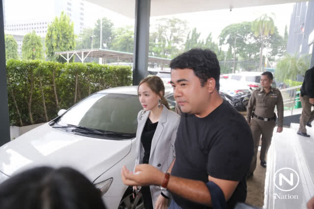 "โฟร์ ศกลรัตน์" ถึงกองปราบ ให้ปากคำรีวิวสินค้าข่ายเมจิกสกิน