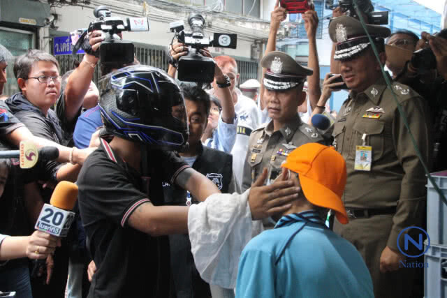 ตร.คุมตัวทำแผนหนุ่มประเคนหมัด-ศอกใส่ชายวัย50สลบเหมือด-เช็กประวัติโชกโชน!