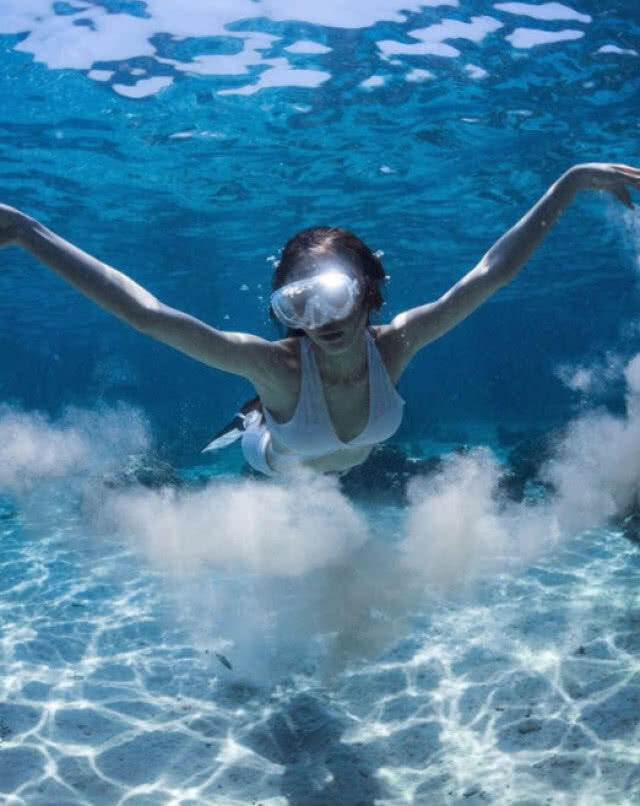 "เกรซ กาญจน์เกล้า" โชว์เซ็กซี่ใต้ทะเล 
ดำน้ำ Free Diving งานนี้ไม่เทพจริง ทำไม่ได้!