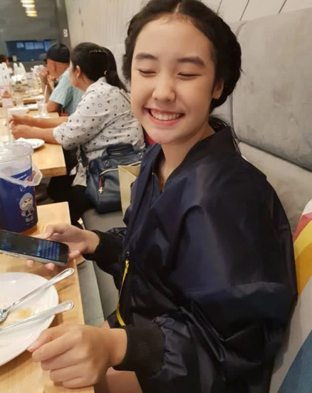 น่ารักที่สุด!
เปิดเทอมแล้ว "เท่ง เถิดเทิง"
ตามรับ-ส่ง"น้องพลอย" ลูกสาวคนสวย ไป รร.