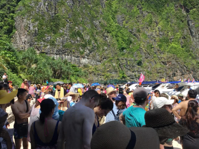 เร่งฟื้นวิกฤต "อ่าวมาหยา" นักท่องเที่ยวล้น ปะการังเสียหายหนัก