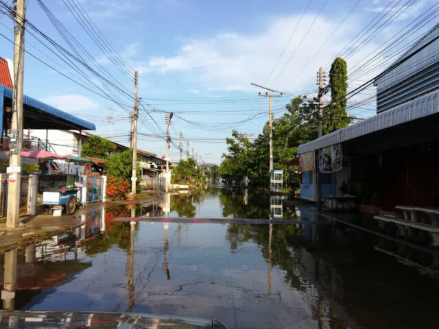 เร่งสูบน้ำช่วย 400 หลังคาเรือนเคหะชุมชนบึงพระ