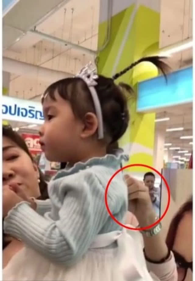 สงสาร!"เจ๊เปาบางพลี"โดนคนใจร้ายหยิกจนร้องจ๊าก