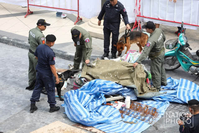 จนท. EOD ตรวจความเรียบร้อยพื้นที่ทำกิจกรรมรำลึก 8 ปี สลายชุมนุม