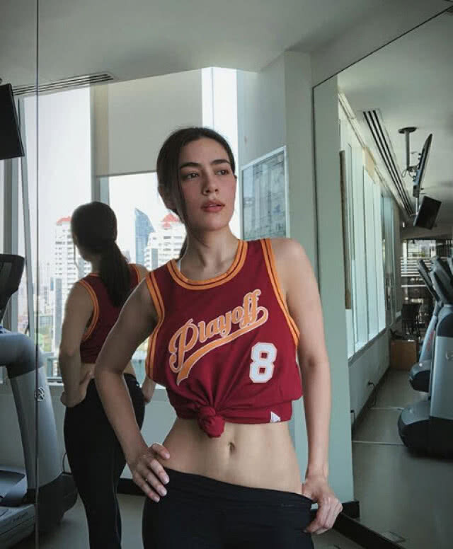 ยินดีด้วยจ้า!! "คิมเบอร์ลี่" เผยภาพใส่ชุดครุย เตรียมรับปริญญา