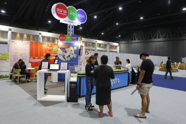 ปชช.แห่เข้างาน SME Transform ปลุกสตาร์ทอัพ-แนะนำเรื่องธุรกิจครบวงจร