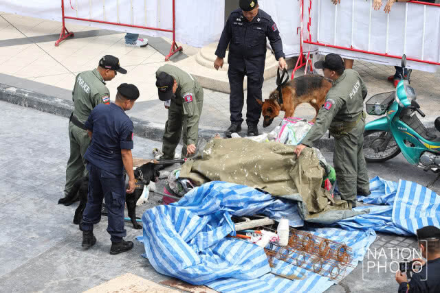 จนท. EOD ตรวจความเรียบร้อยพื้นที่ทำกิจกรรมรำลึก 8 ปี สลายชุมนุม