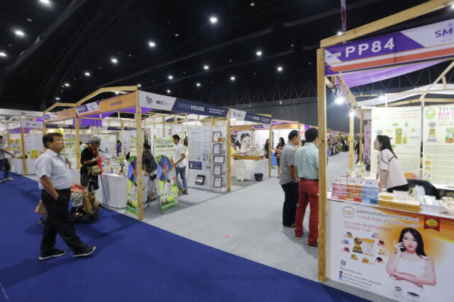 ปชช.แห่เข้างาน SME Transform ปลุกสตาร์ทอัพ-แนะนำเรื่องธุรกิจครบวงจร