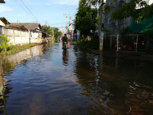 เร่งสูบน้ำช่วย 400 หลังคาเรือนเคหะชุมชนบึงพระ