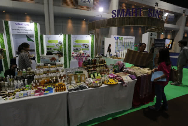 ปชช.แห่เข้างาน SME Transform ปลุกสตาร์ทอัพ-แนะนำเรื่องธุรกิจครบวงจร