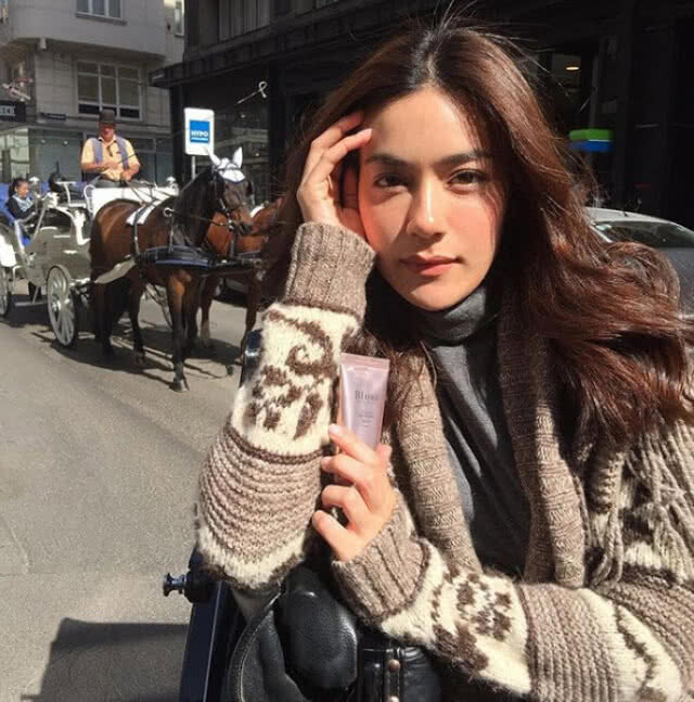 ยินดีด้วยจ้า!! "คิมเบอร์ลี่" เผยภาพใส่ชุดครุย เตรียมรับปริญญา