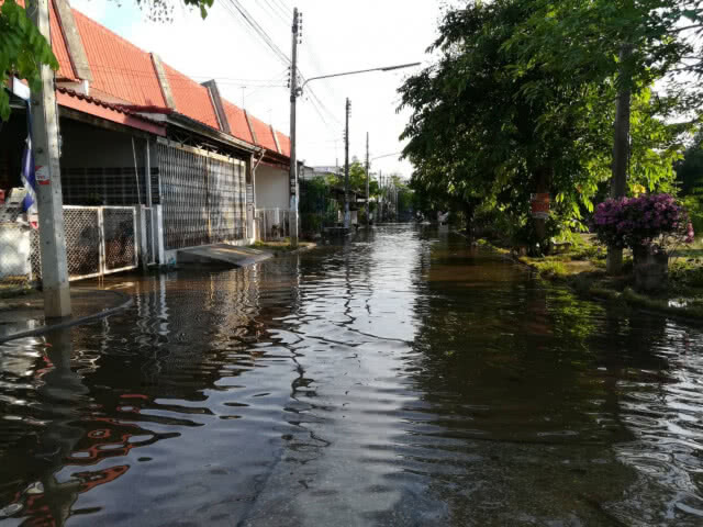 เร่งสูบน้ำช่วย 400 หลังคาเรือนเคหะชุมชนบึงพระ